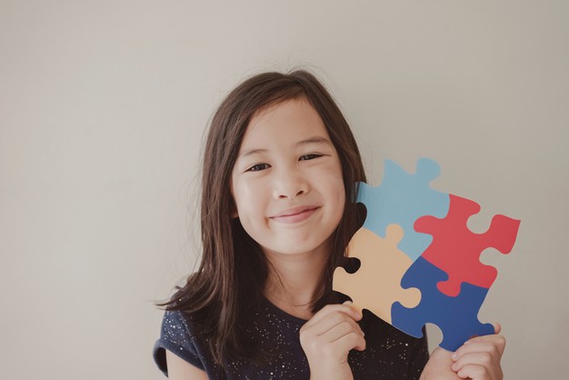 Abril Azul: conscientização do autismo, entenda mais sobre o transtorno